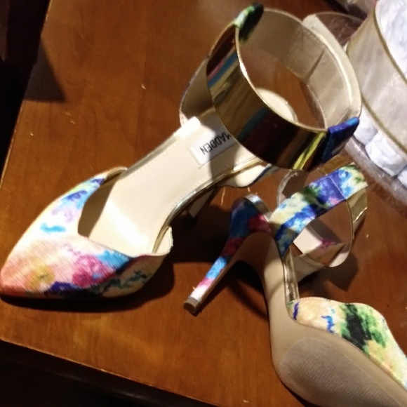 Heels - Picture 2 of 2